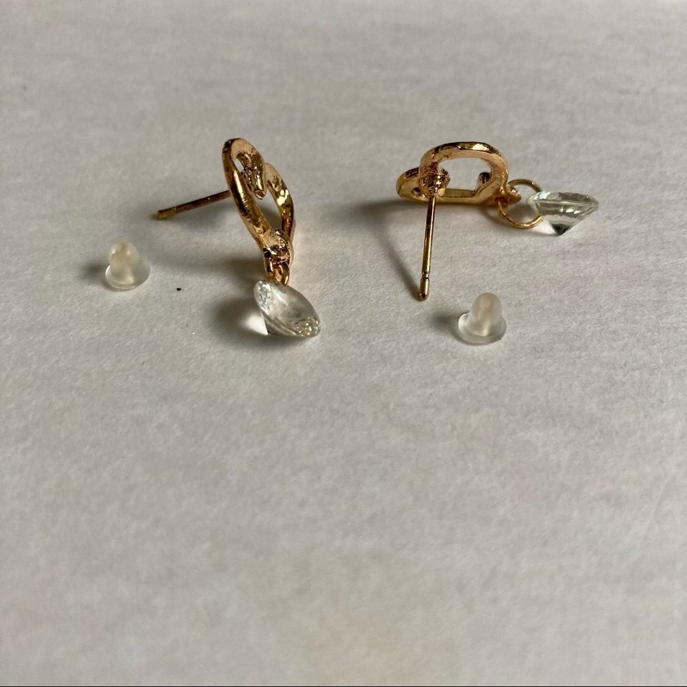 GOLDEN Heart Dangling Crystal Earrings - Picture 6 of 10